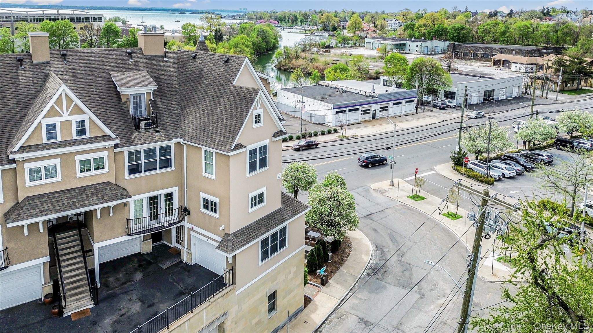 80 Old Boston Post Road 2