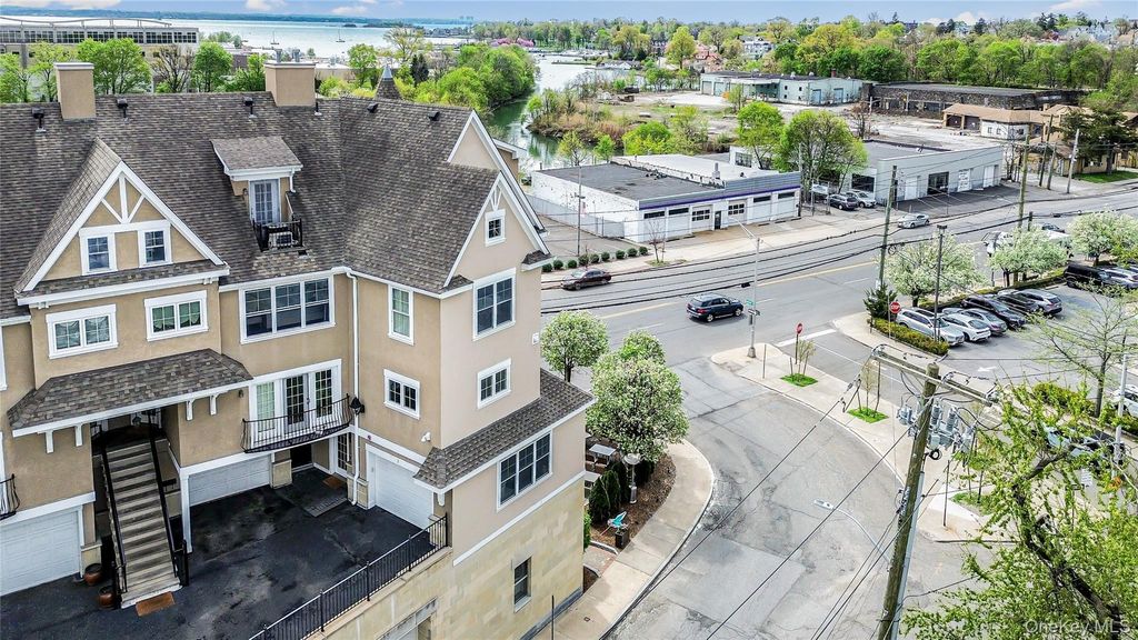 Photo of 80 Old Boston Post Road #2, New Rochelle, NY 10801 (MLS # 986834)