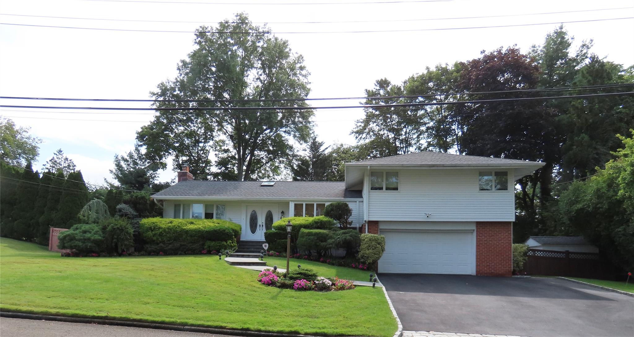 44 Kenwood Drive, New Rochelle, New York image 1