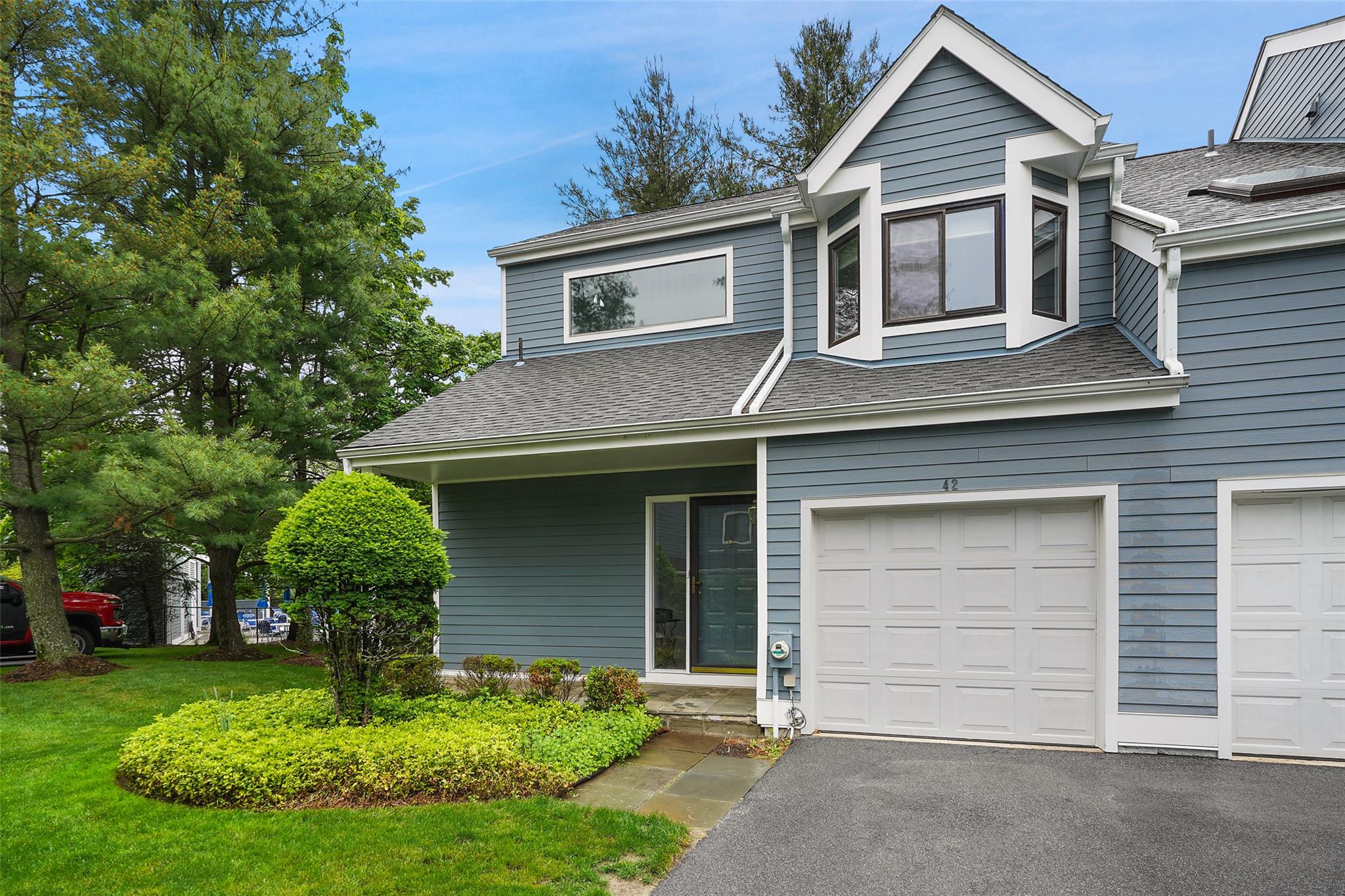 42 Westwood Circle, Irvington, New York image 1