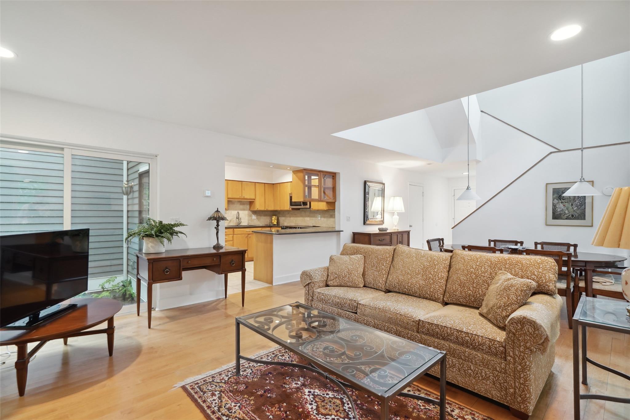 42 Westwood Circle, Irvington, New York image 4