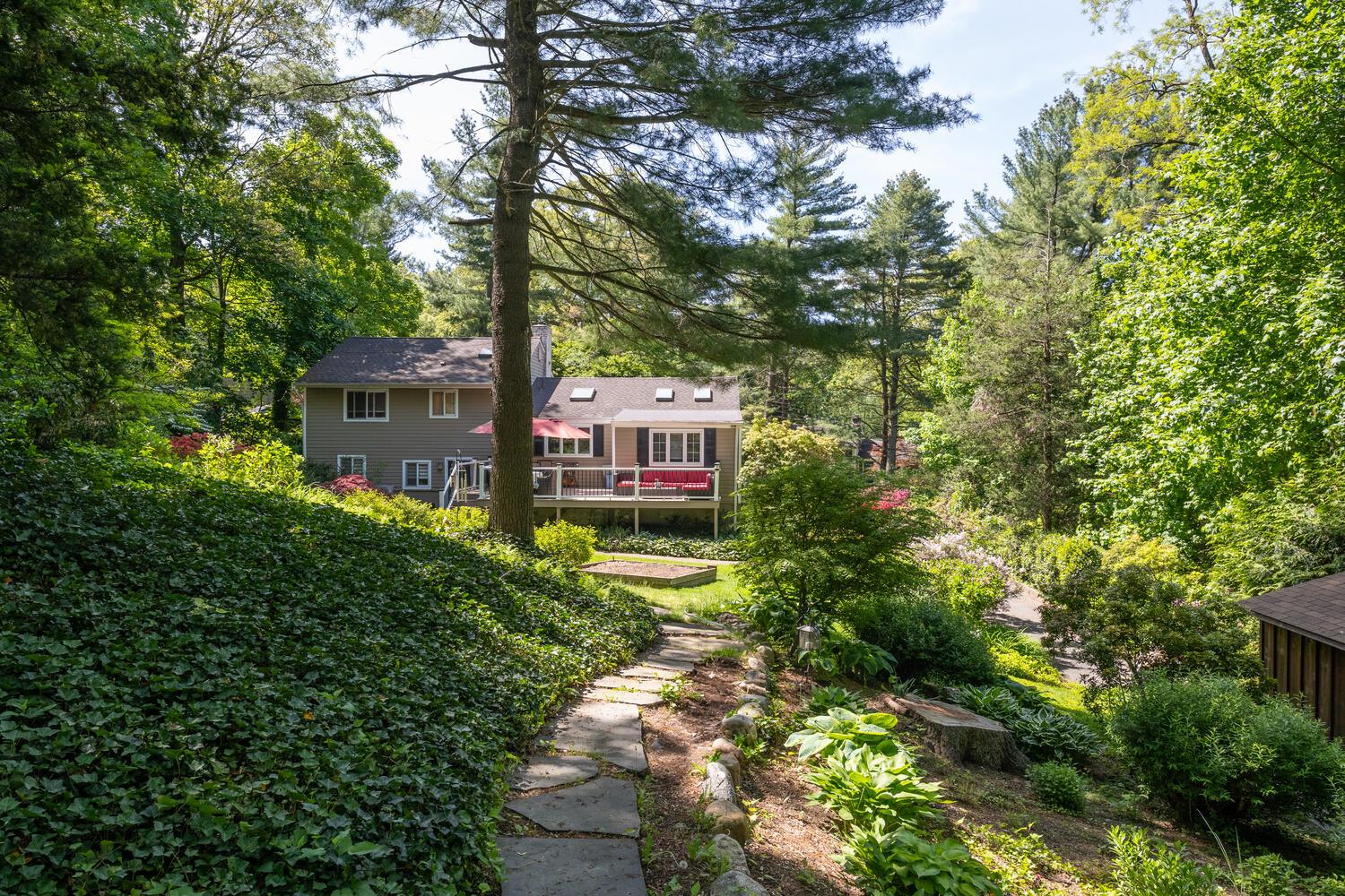 10 Falcon Place, Huntington, New York image 27