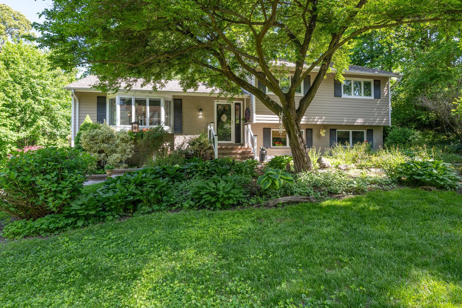 10 Falcon Place, Huntington, New York image 2