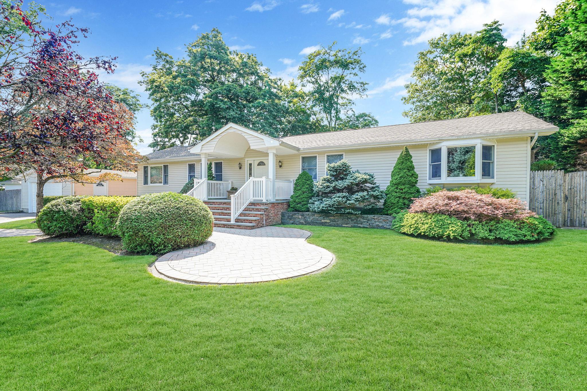 40 Raymond Avenue, Farmingville, New York image 1