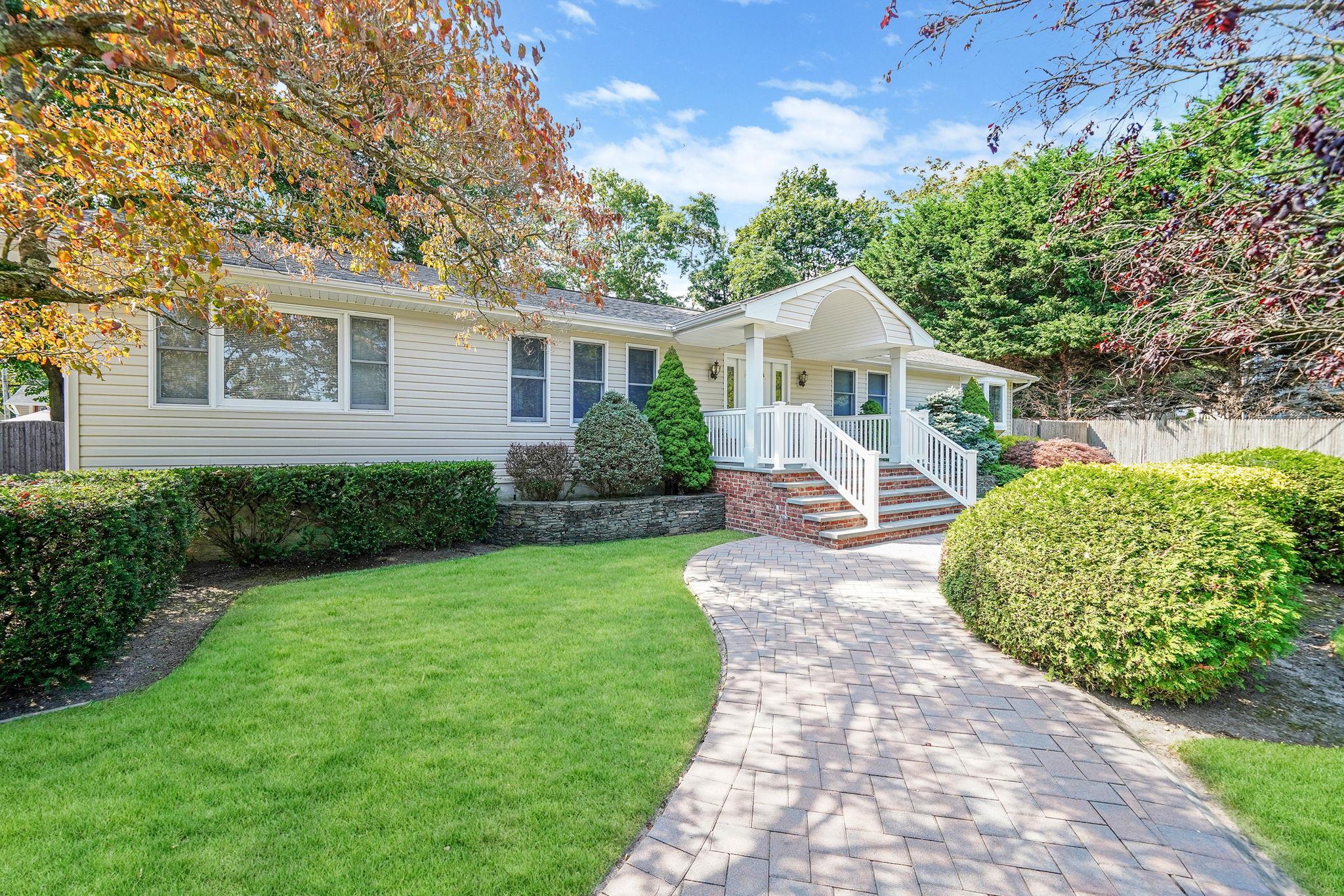 40 Raymond Avenue, Farmingville, New York image 3
