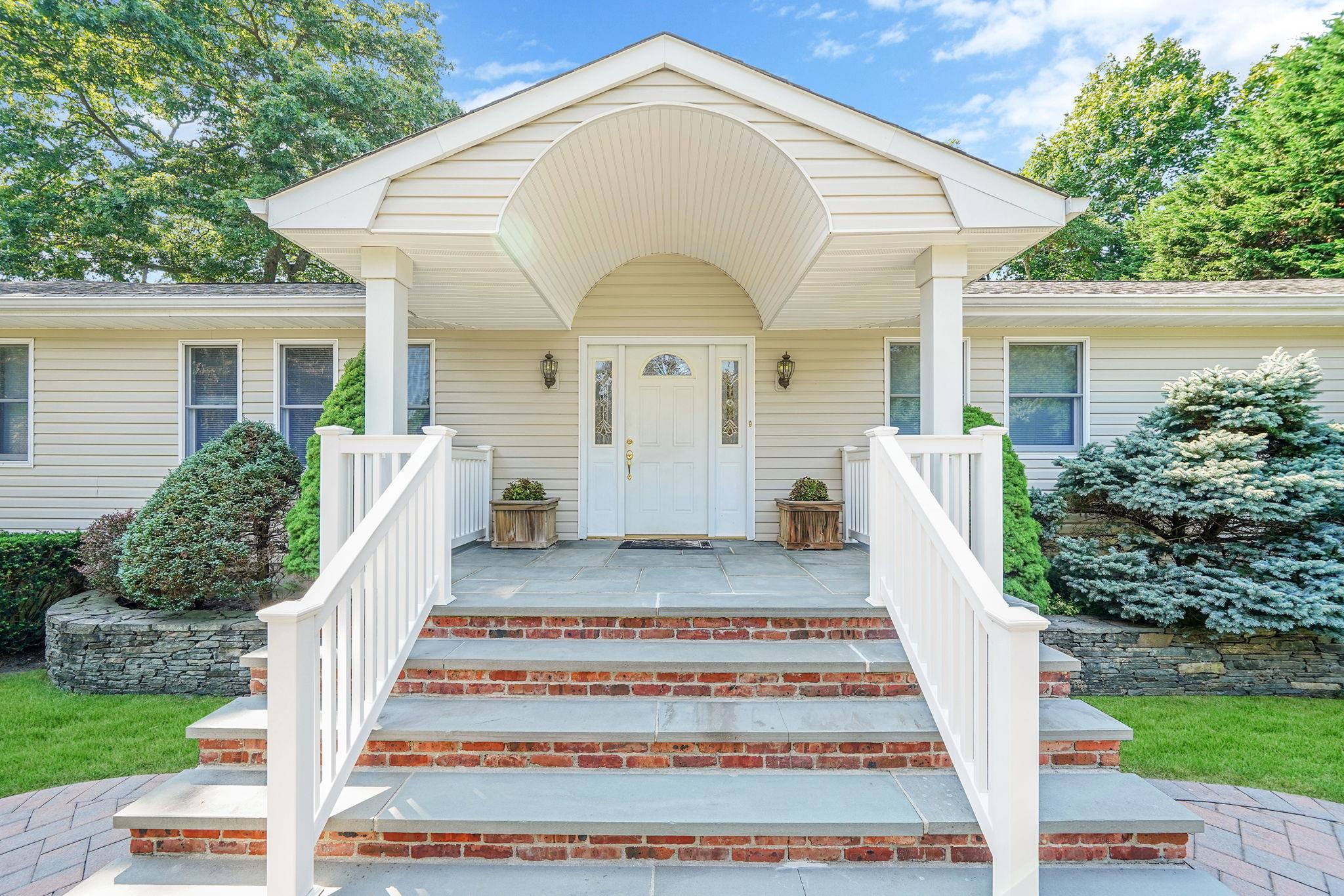 40 Raymond Avenue, Farmingville, New York image 4