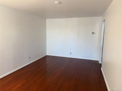 6320 Pleasantview Street Middle Village NY 11379