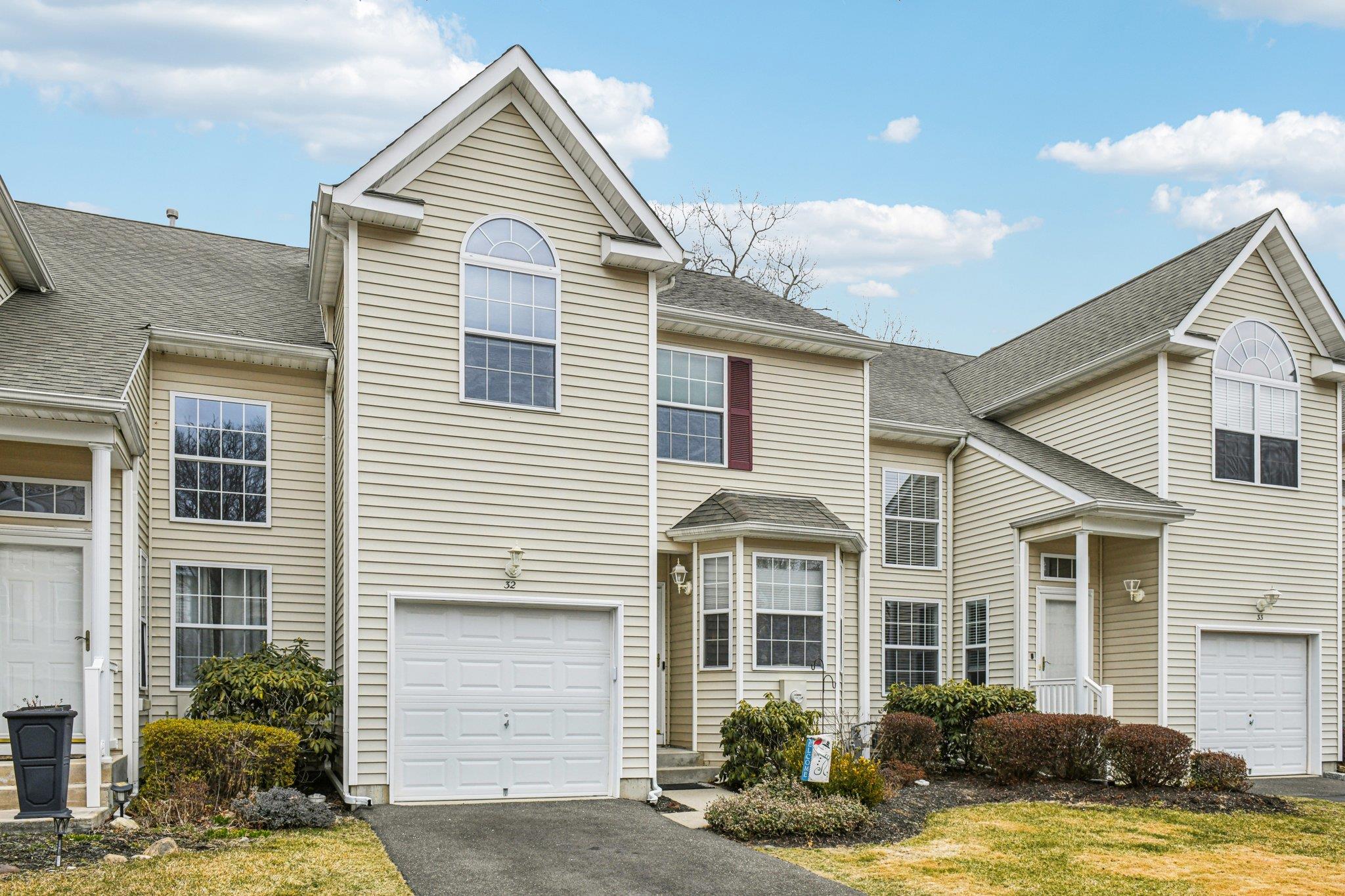 32 Cranberry Circle, Medford, New York image 2