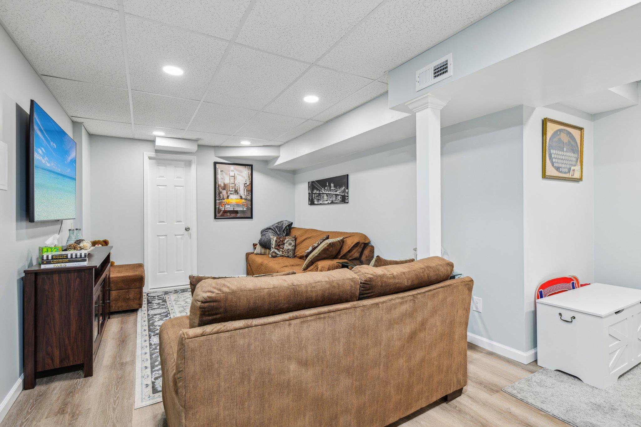 32 Cranberry Circle, Medford, New York image 31