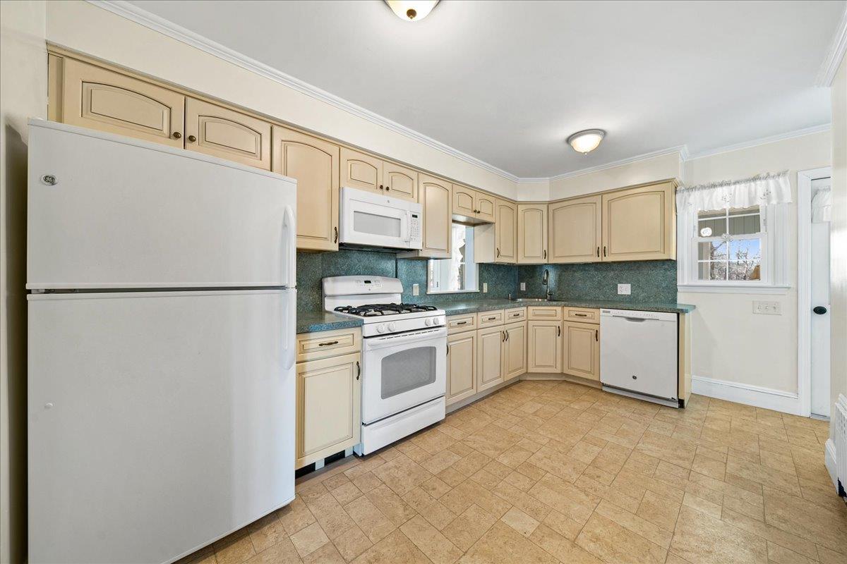 18 Woodland Park Road, Bellport Village, New York image 9