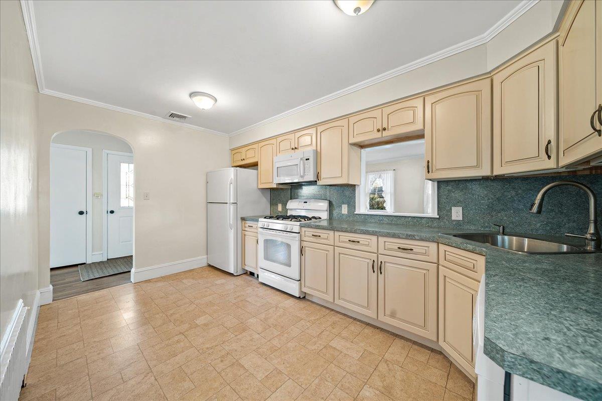 18 Woodland Park Road, Bellport Village, New York image 10