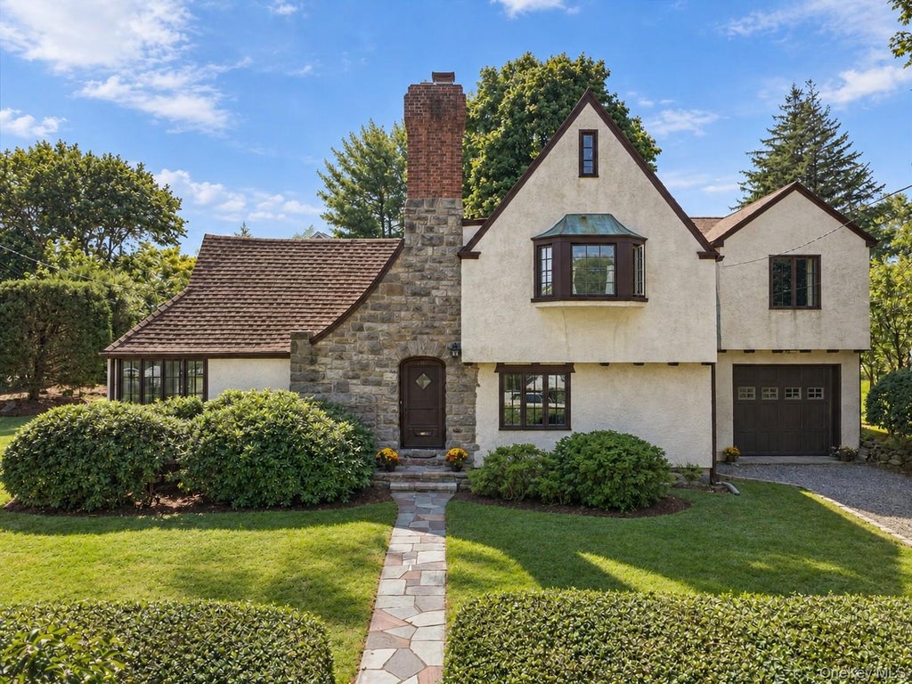 Photo of 138 Knollwood Avenue, Mamaroneck, NY 10543 (MLS # 1044020)