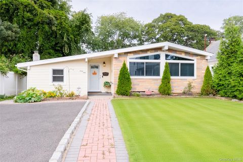 Photo of 49 Campbell Street, Patchogue, NY 11772 (MLS # 918350)