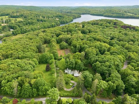 Photo of 3 Old Shop Road, Cross River, NY 10518 (MLS # 998526)