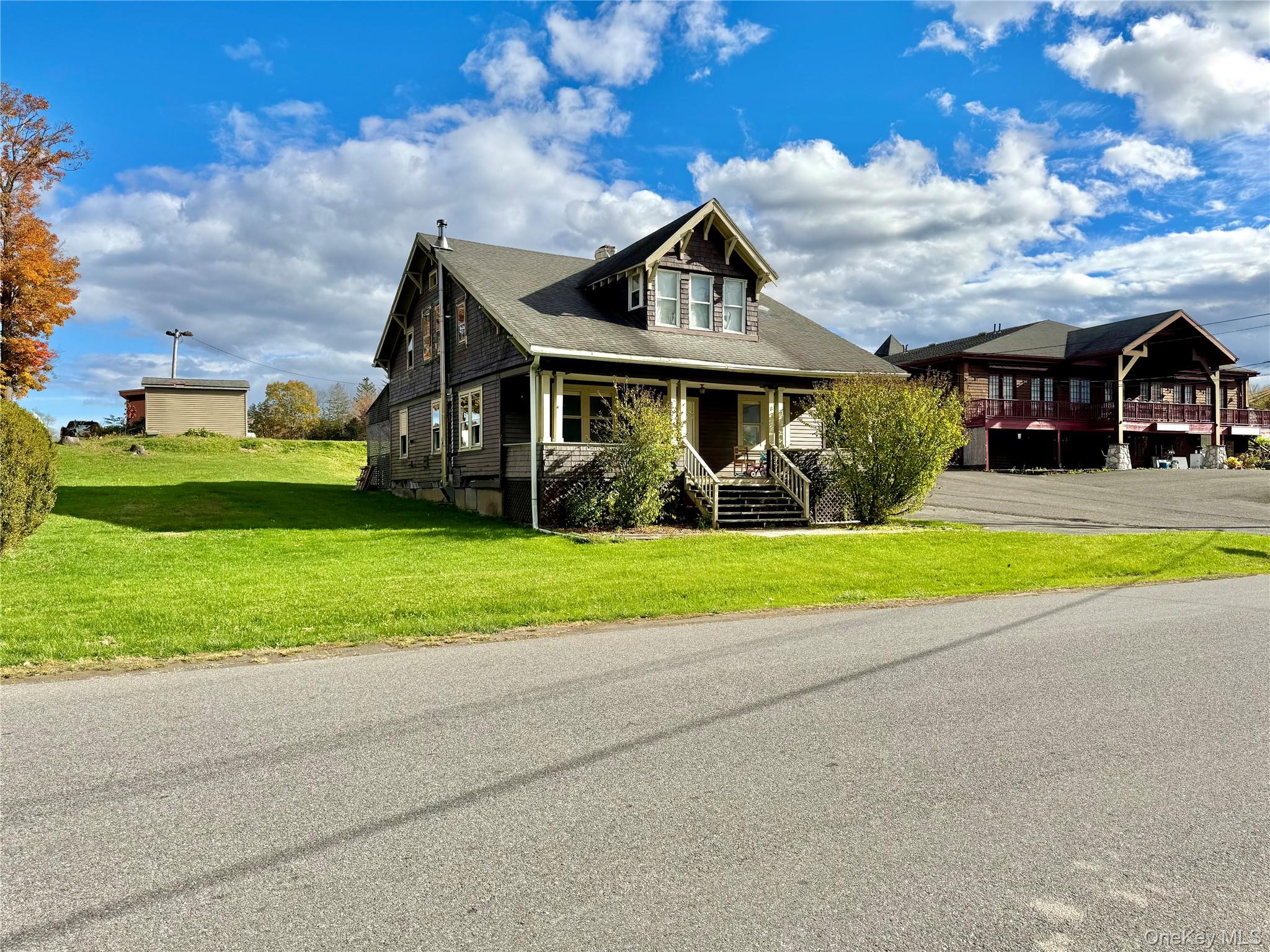 8 Forest Hills Avenue