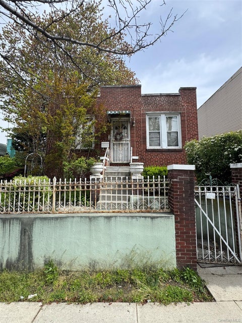 Multifamily For Sale - 819 E 221st Street<br/> Bronx, NY 10467