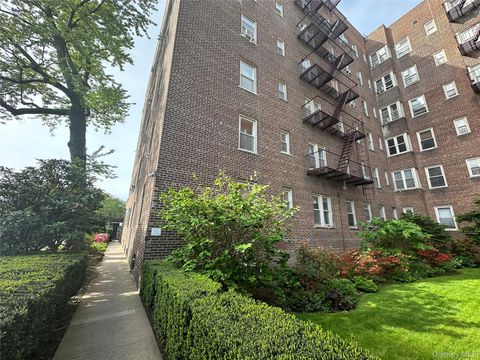 84-49 168th Street #4S Jamaica Hills NY 11432