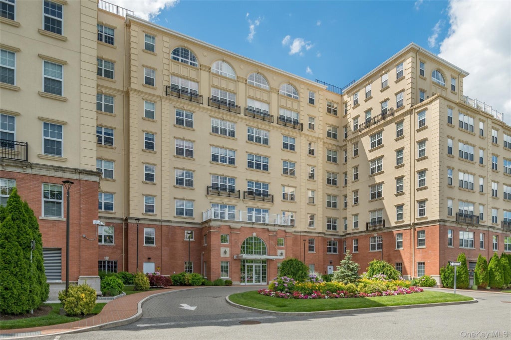 Photo of 10 Byron Place #306, Larchmont, NY 10538 (MLS # 928023)