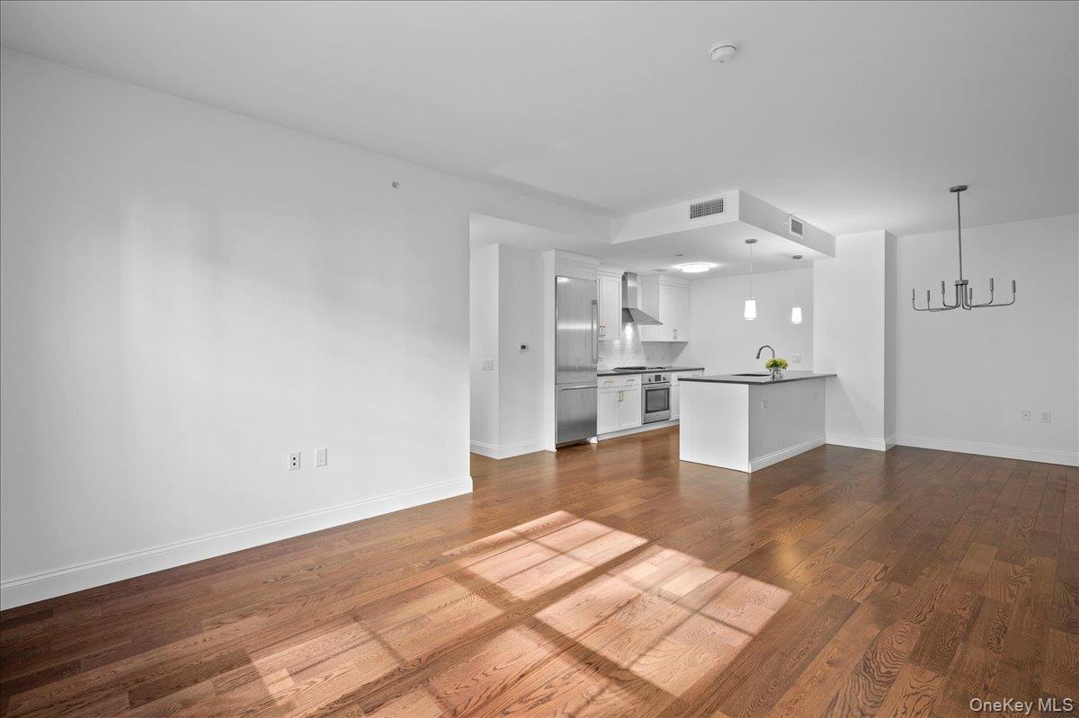 10 Byron Place 306