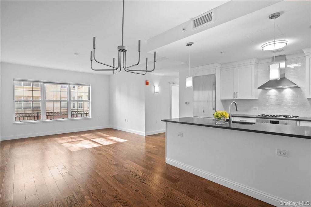 Photo of 10 Byron Place #306, Larchmont, NY 10538 (MLS # 928023)