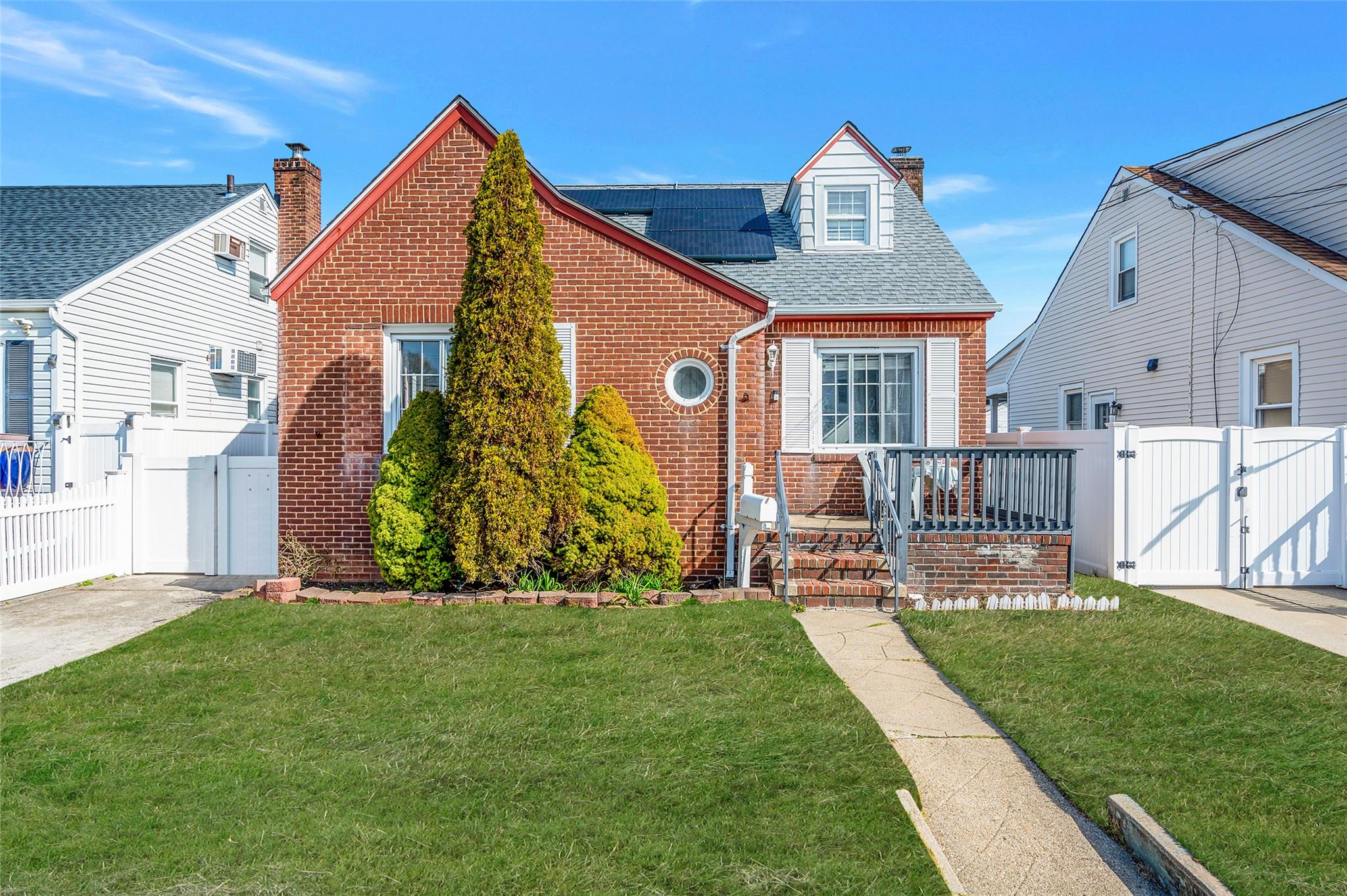 978 Fenworth Boulevard, Franklin Square, New York image 2