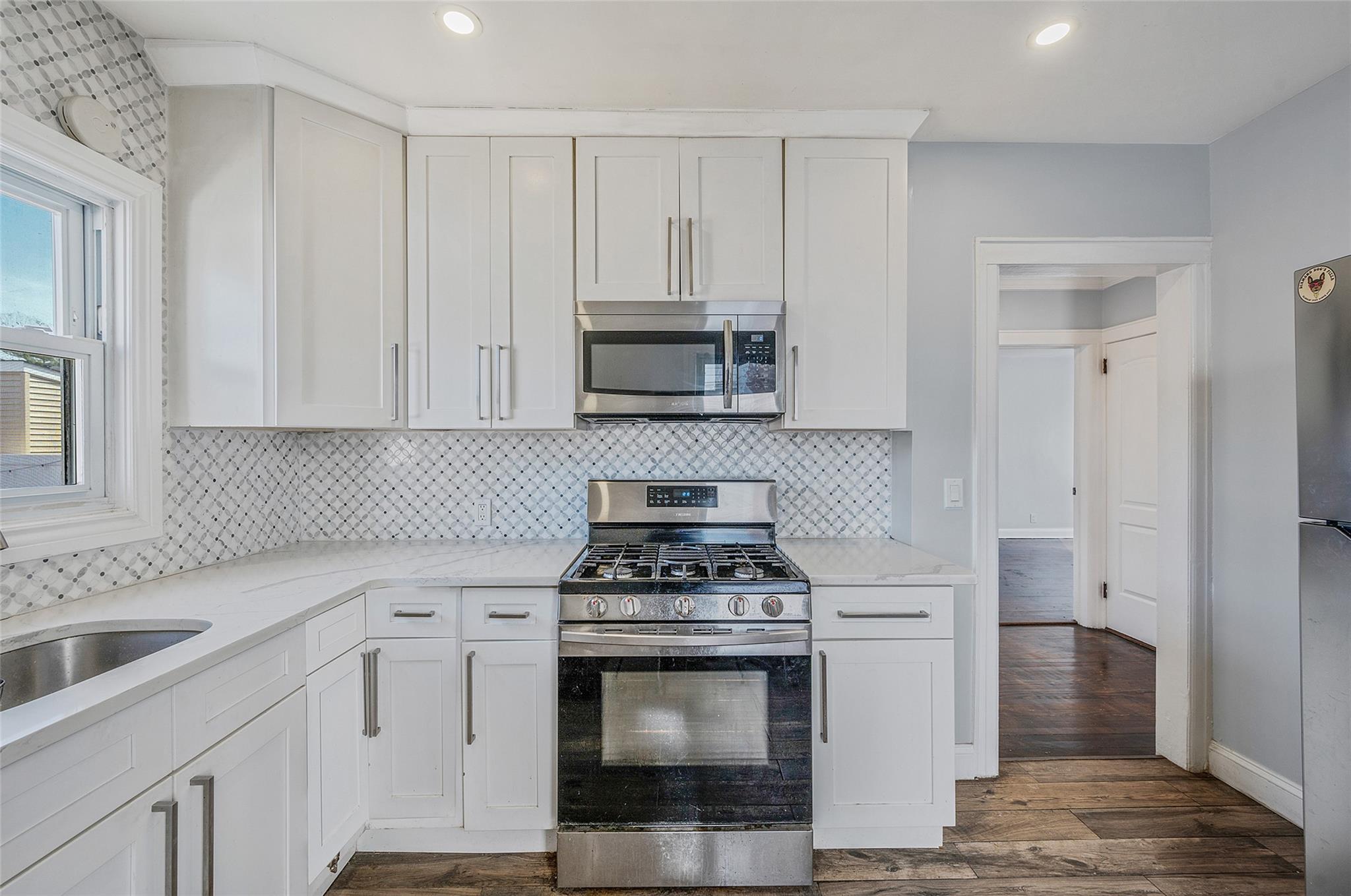 978 Fenworth Boulevard, Franklin Square, New York image 12
