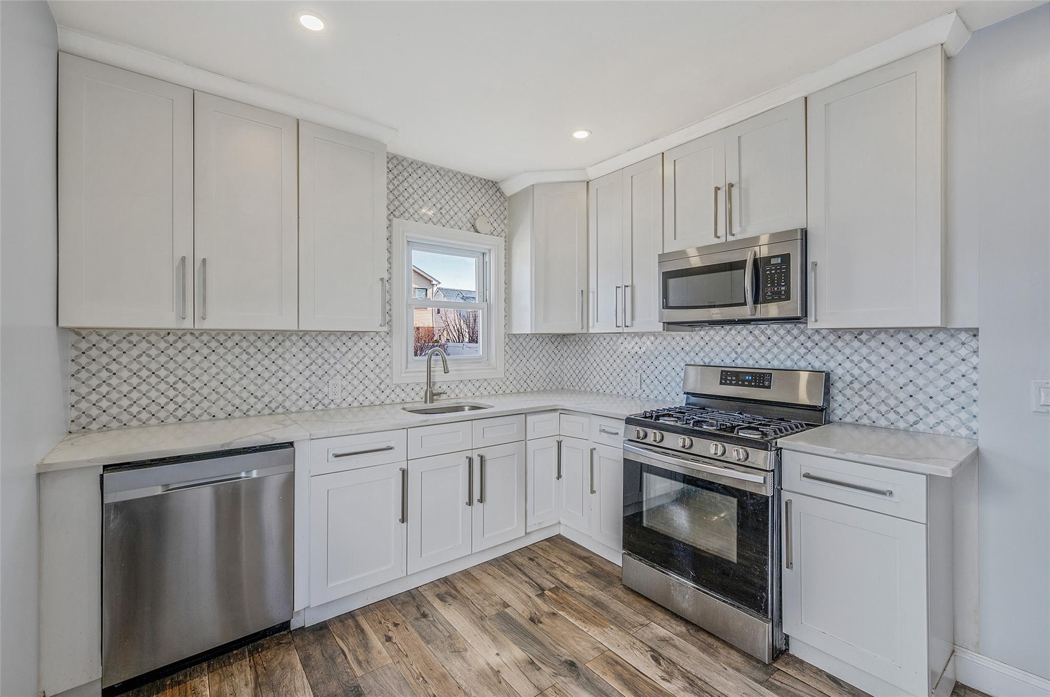 978 Fenworth Boulevard, Franklin Square, New York image 11