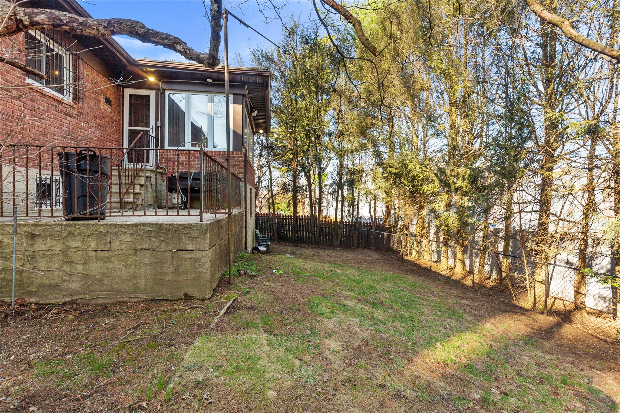 85 W Somerset Drive, Great Neck, New York image 27