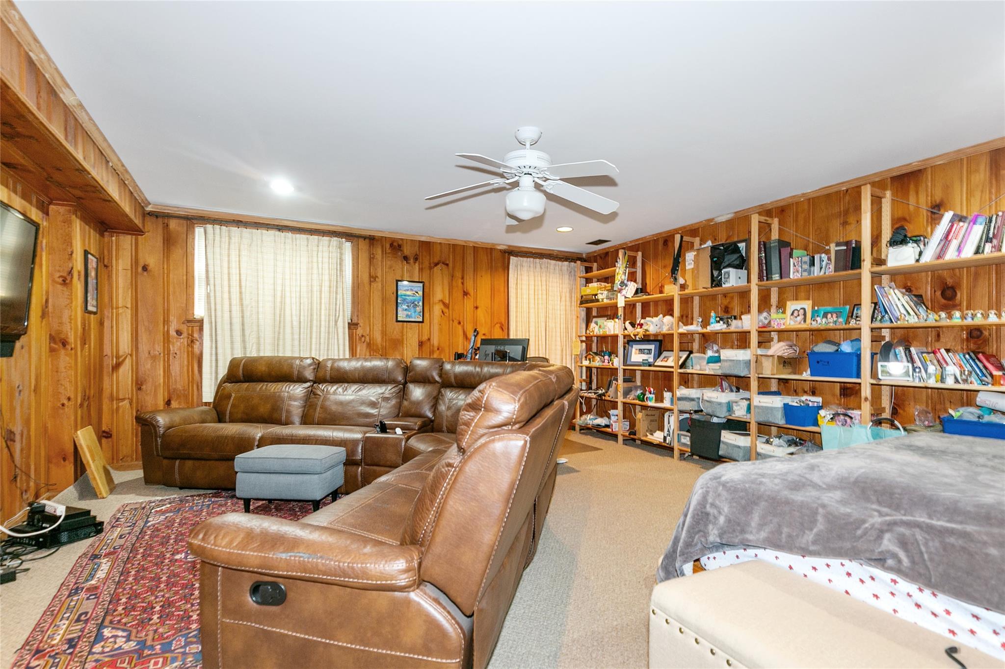 85 W Somerset Drive, Great Neck, New York image 21