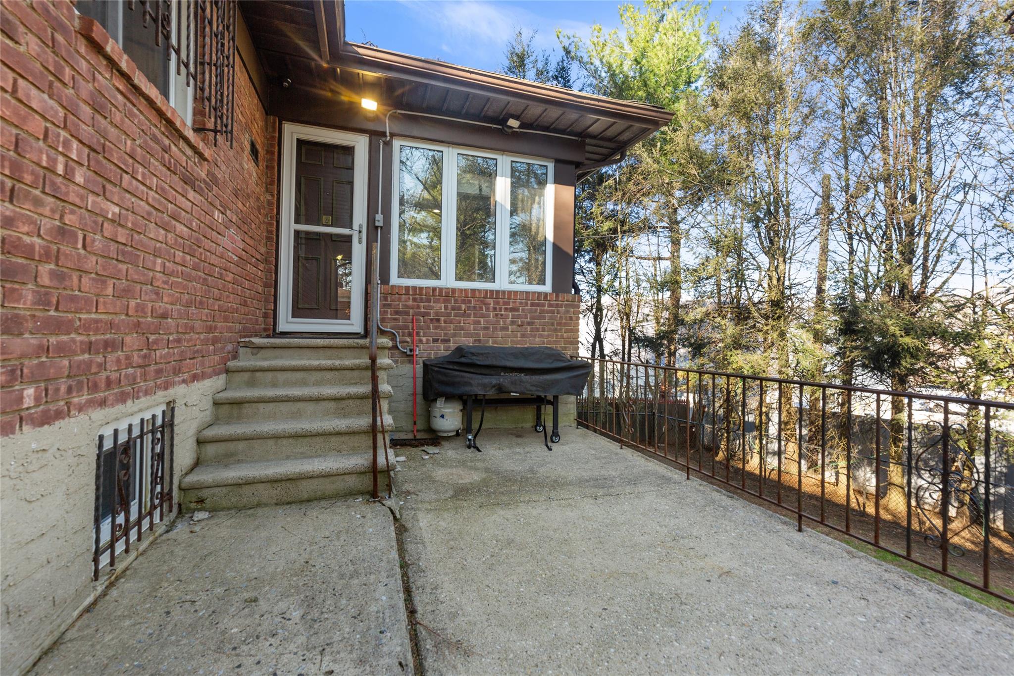 85 W Somerset Drive, Great Neck, New York image 26