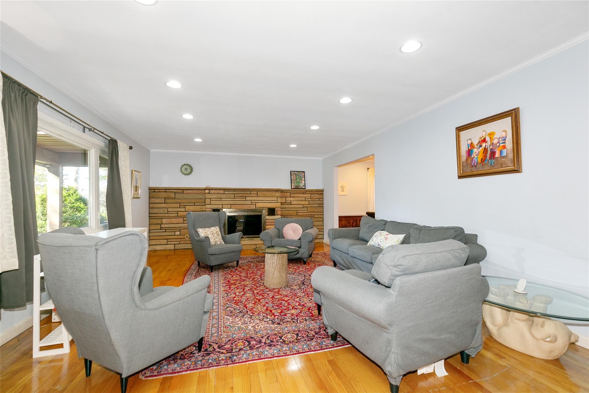 85 W Somerset Drive, Great Neck, New York image 6