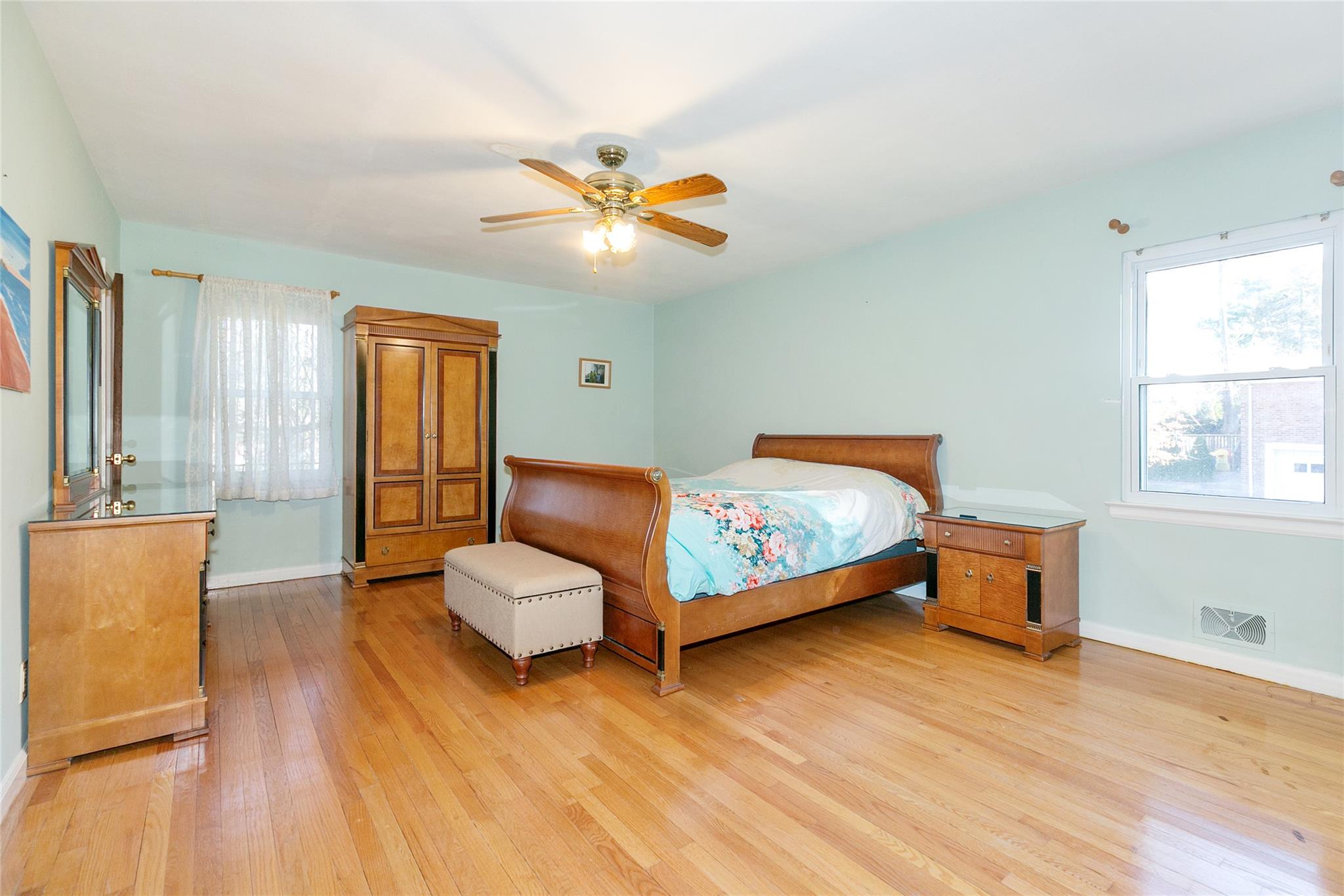 85 W Somerset Drive, Great Neck, New York image 15