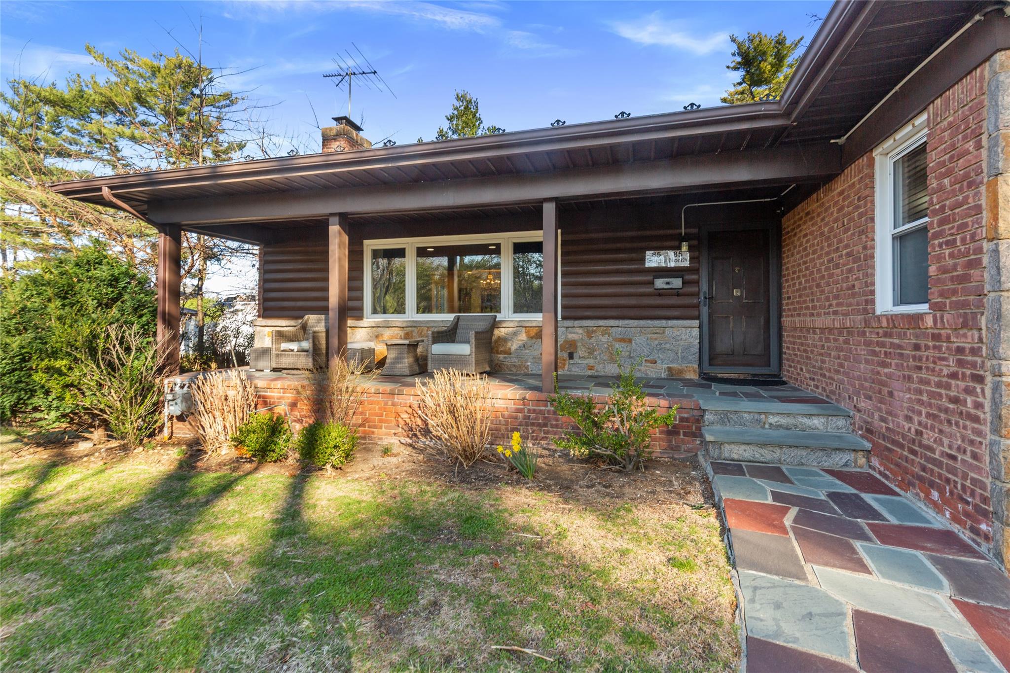 85 W Somerset Drive, Great Neck, New York image 3