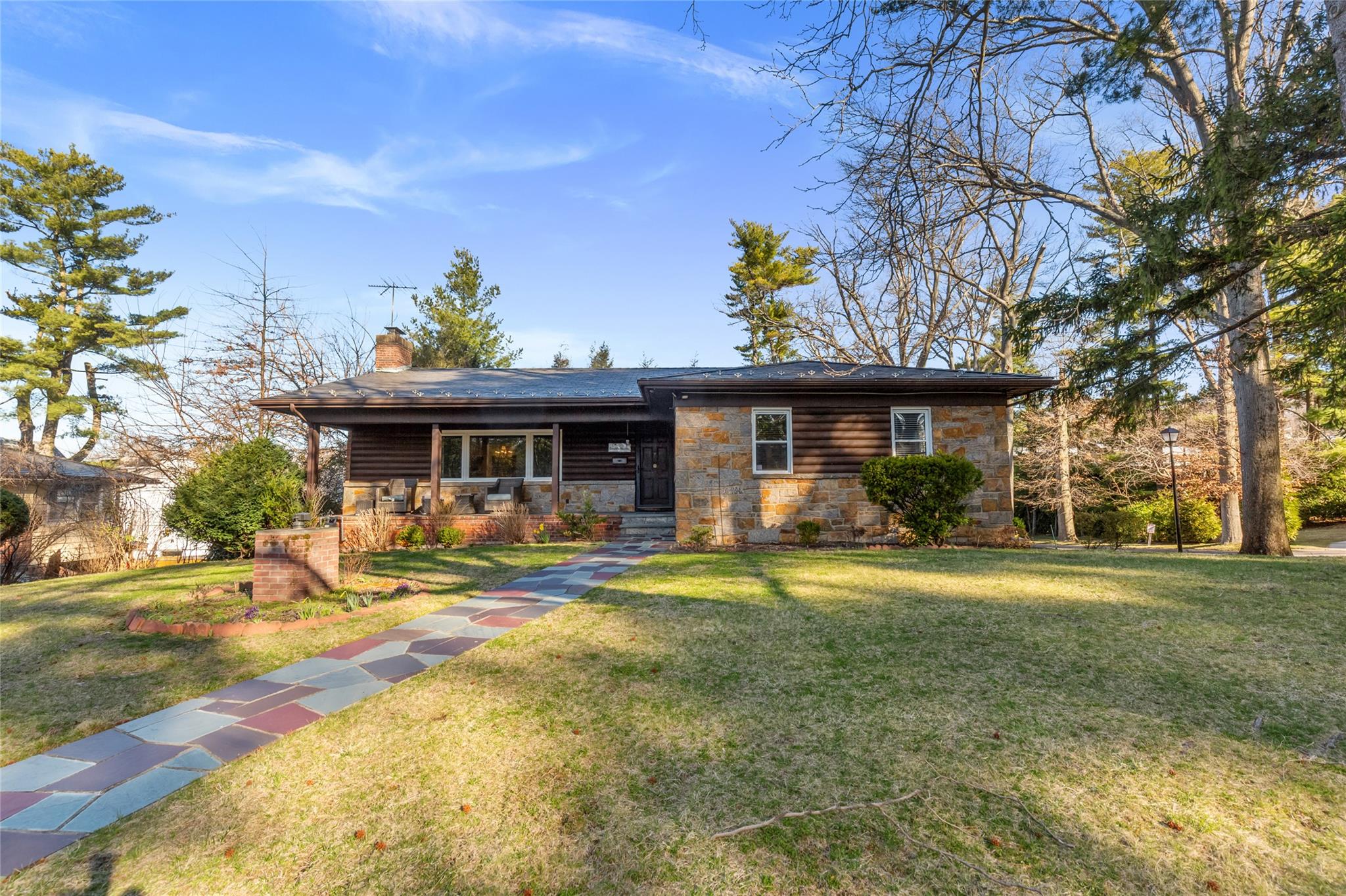 85 W Somerset Drive, Great Neck, New York image 30