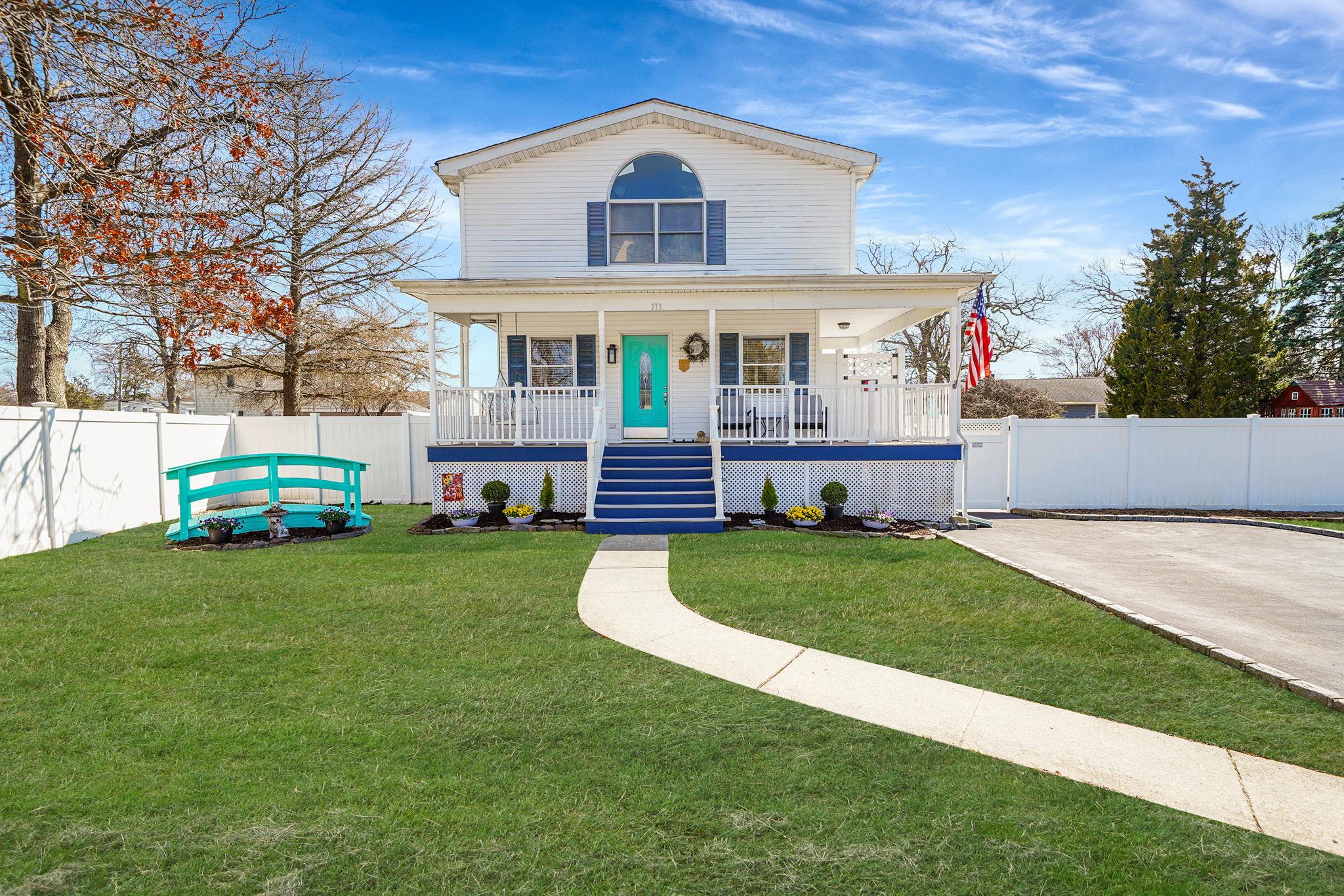 373 Nevada Street St, Lindenhurst, New York image 1