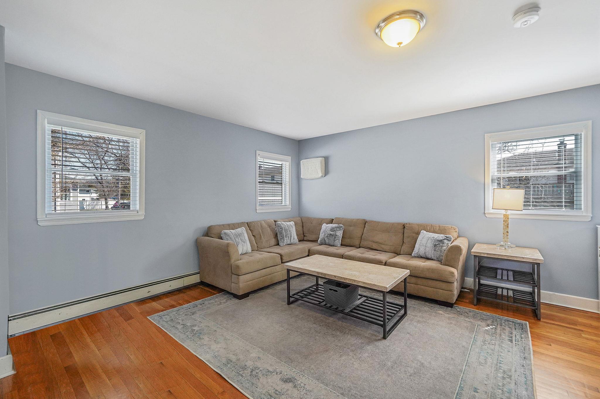 373 Nevada Street St, Lindenhurst, New York image 17