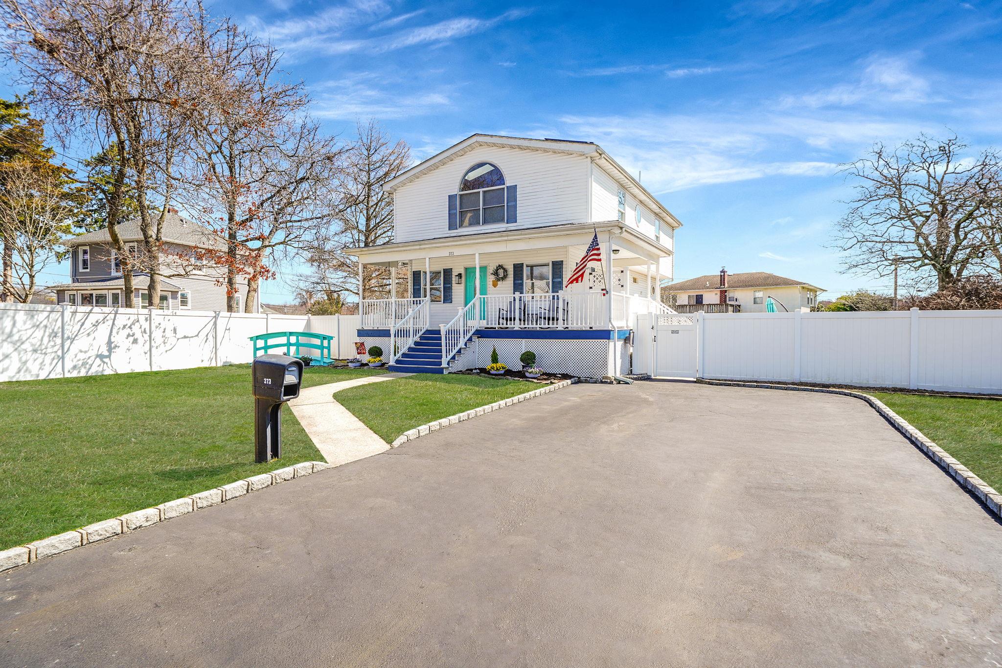 373 Nevada Street St, Lindenhurst, New York image 3
