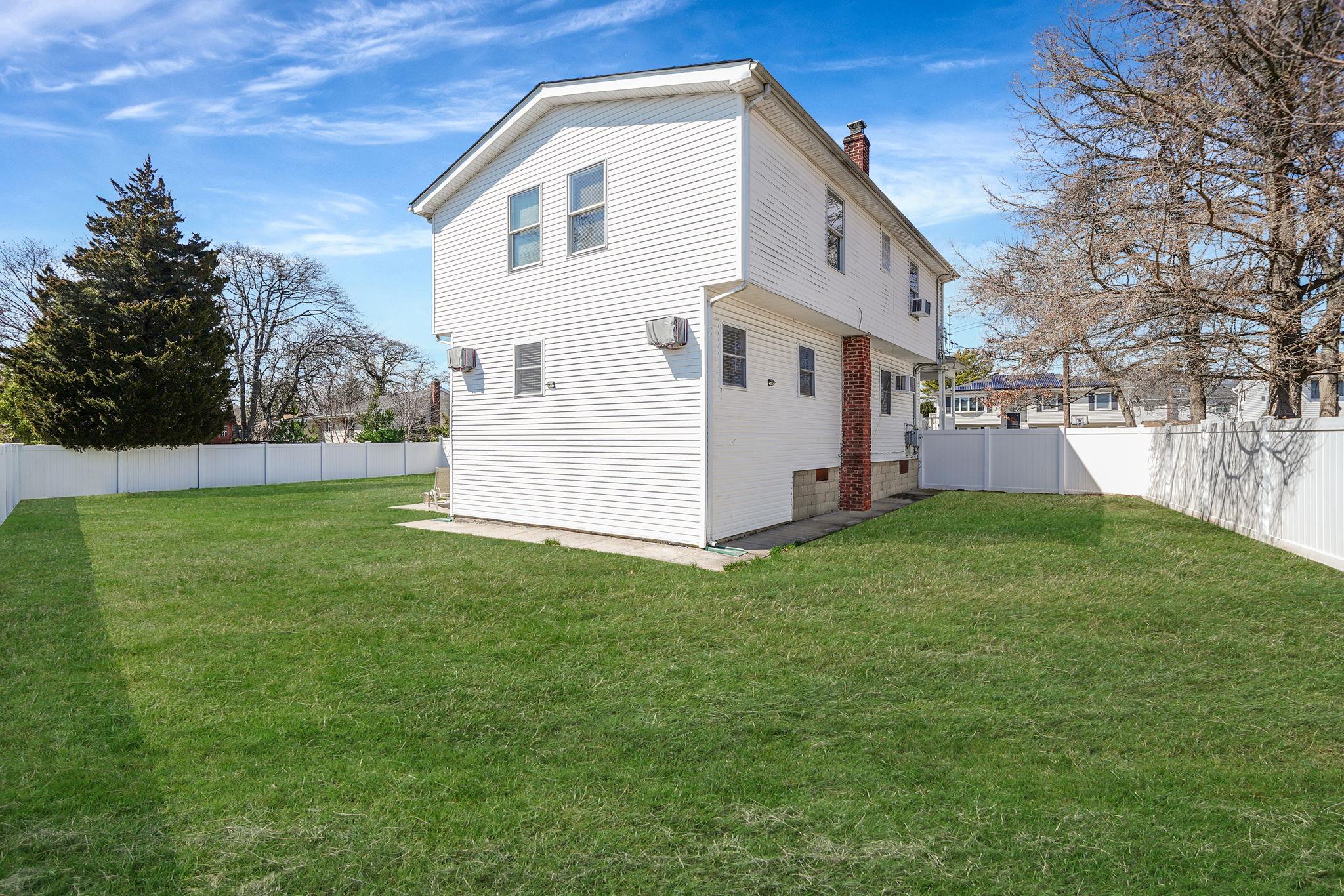373 Nevada Street St, Lindenhurst, New York image 8