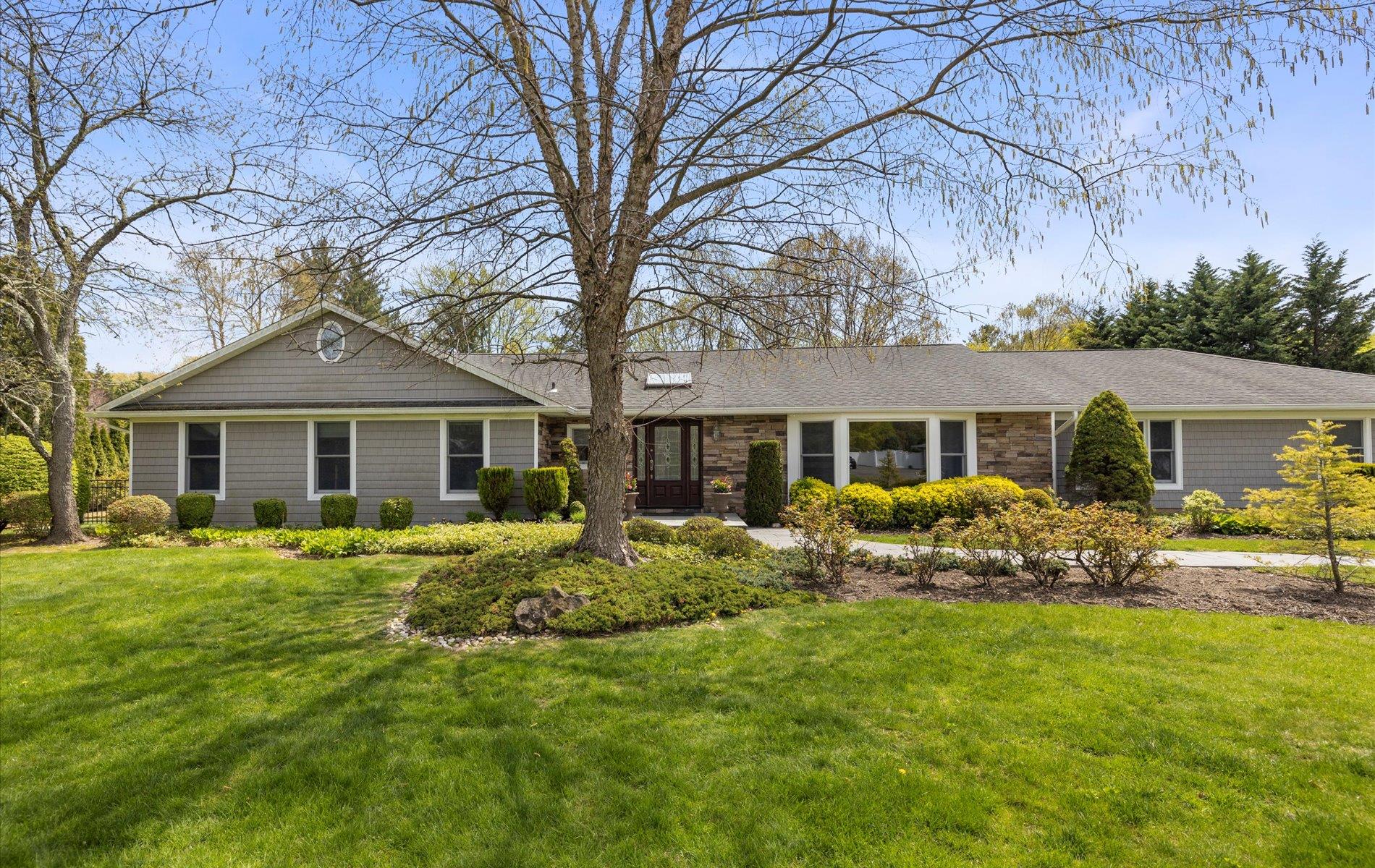 101 Yukon Drive, Woodbury, New York image 1