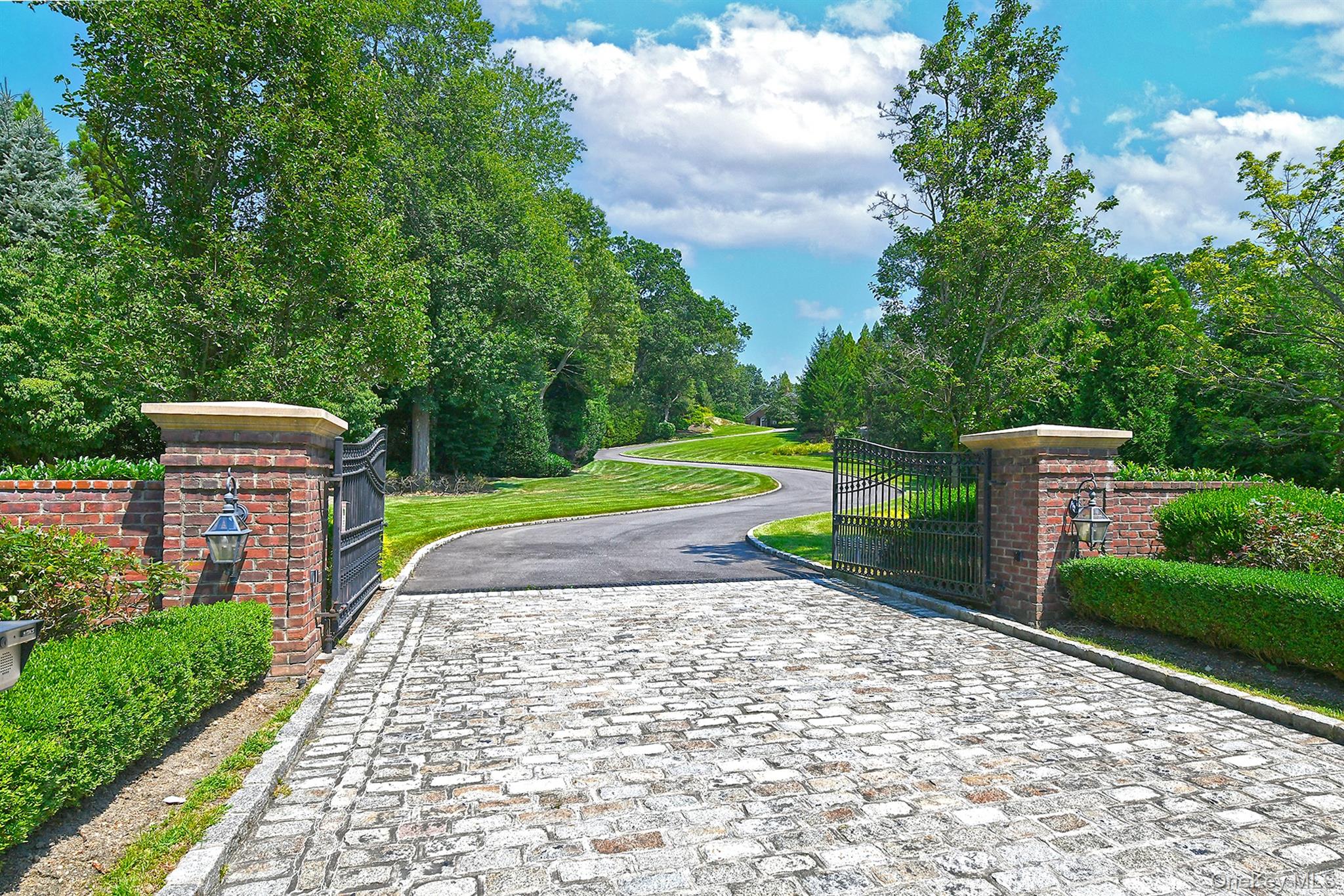 142 Round Swamp Road