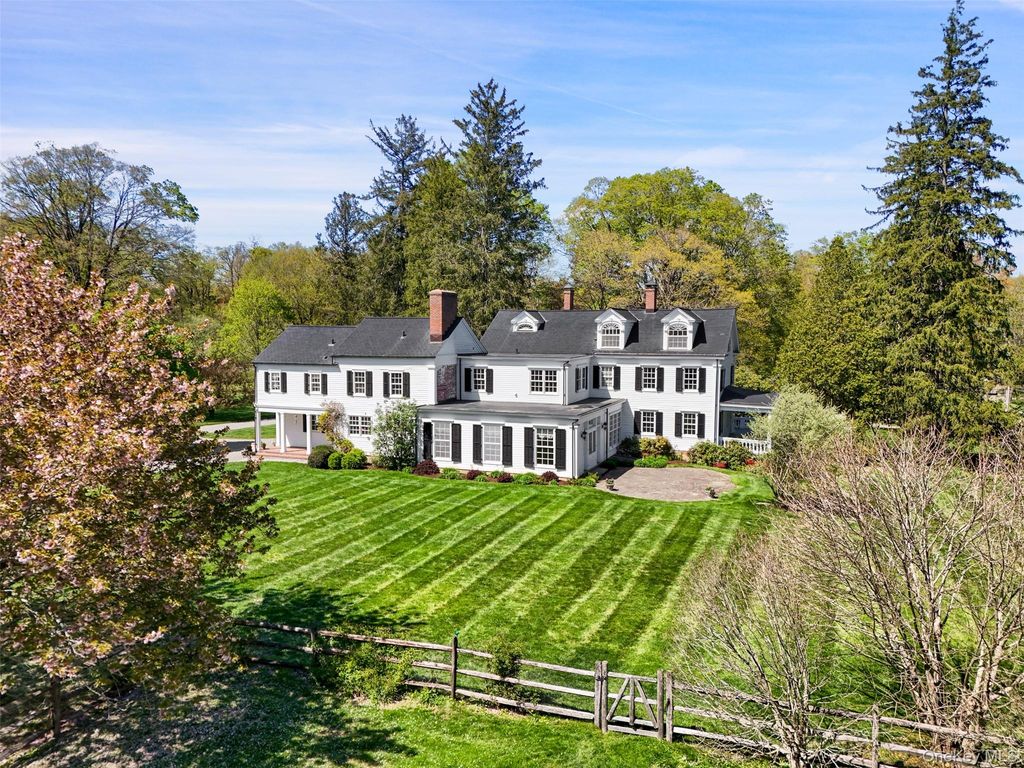 Photo of 345 McLain Street, Bedford Hills, NY 10507 (MLS # 992131)