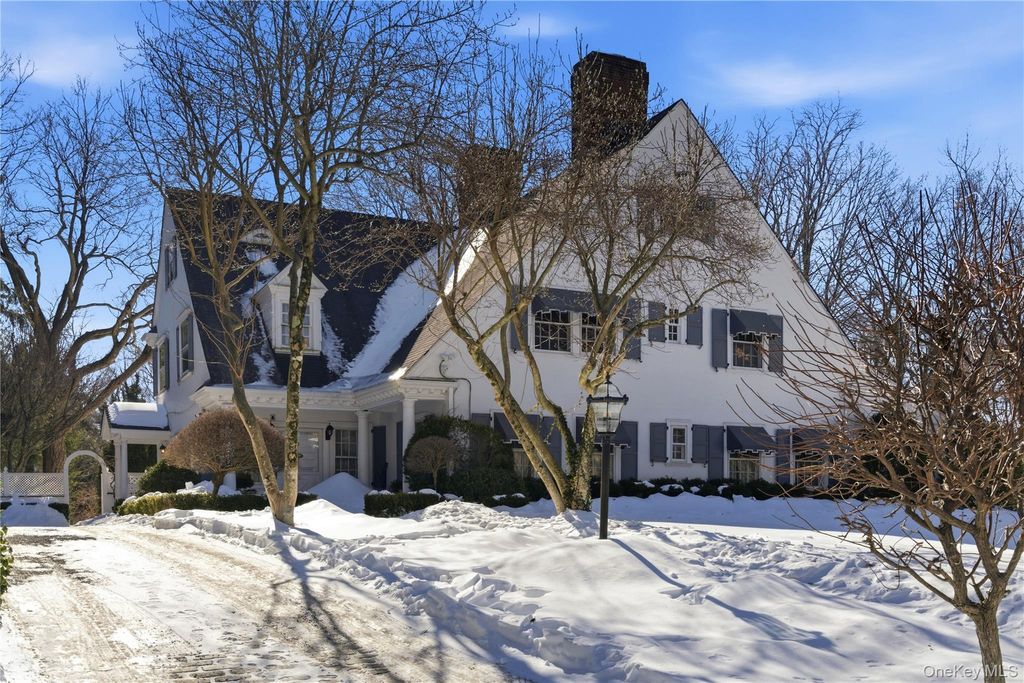 Photo of 42 Clocktower Lane, Old Westbury, NY 11568 (MLS # 960435)