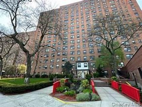 Photo of 99-40 63rd Road #5R, Rego Park, NY 11374 (MLS # 1017278)