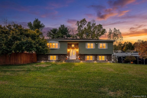 1 FOUR WINDS DR, POUGHKEEPSIE, NY 12603 - Image 1aa9dca496fa9f6f5189c2e5cbe33ed3/2072650273