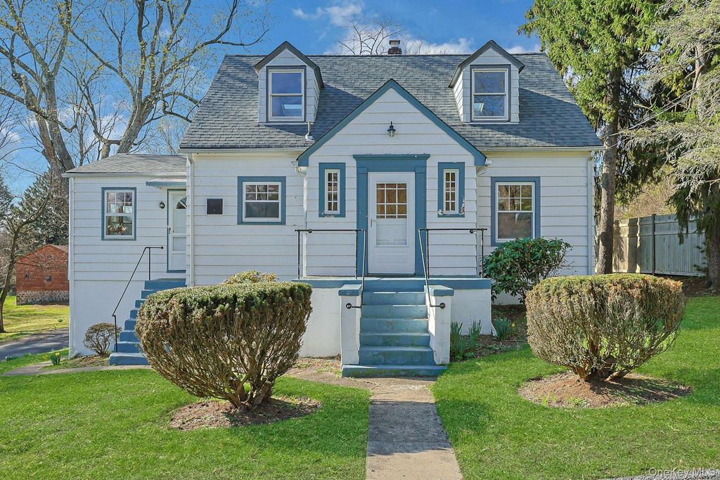 Photo of 13 Maple Avenue, West Nyack, NY 10994 (MLS # 983946)