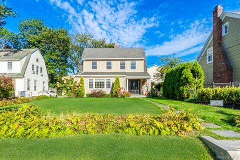 256 Garfield Avenue Mineola NY 11501