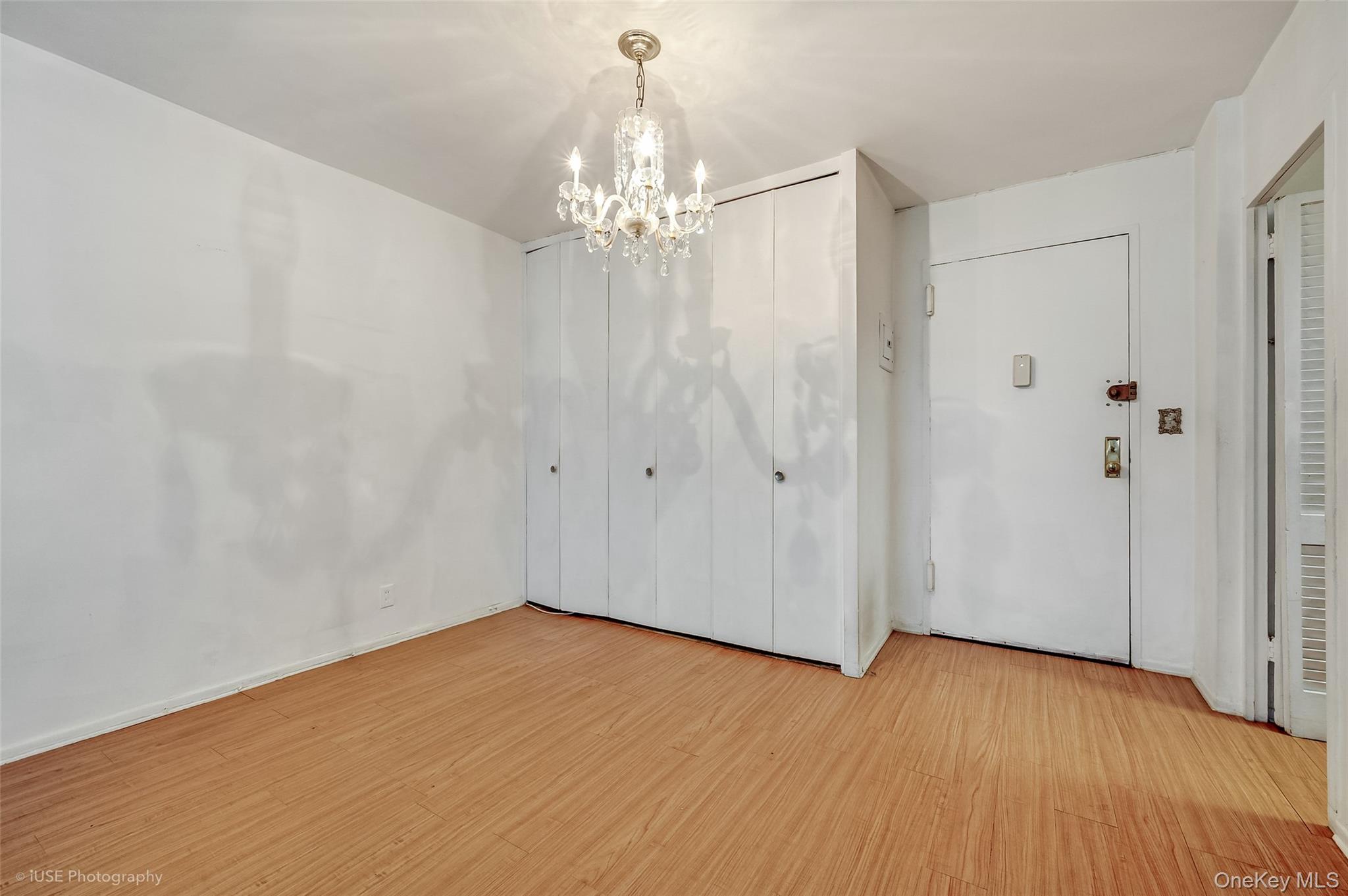 39-65 52 St. 2H