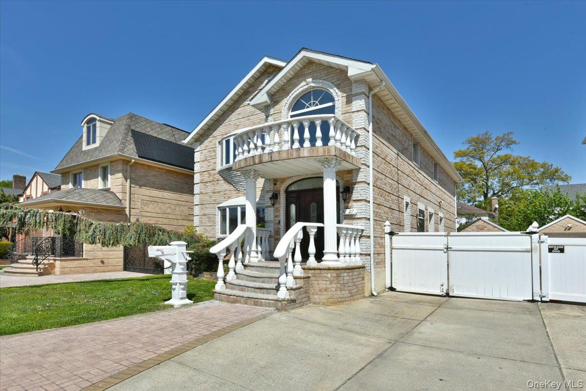 7627 175th Street - Photo 2