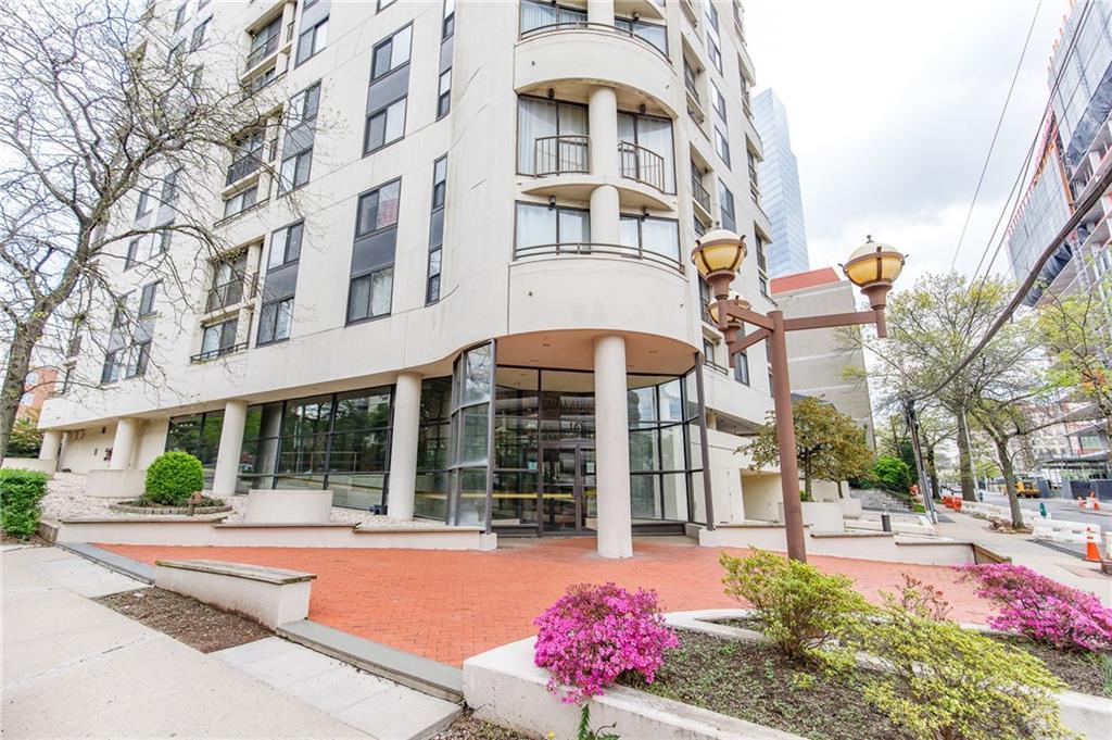 Rental Property at Cottage Place 7C, White Plains, New York - Bedrooms: 2 
Bathrooms: 2 
Rooms: 5  - $3,500 MO.