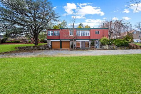 Homes For Sale - 11 Valley View Road<br/> Great Neck, NY 11021